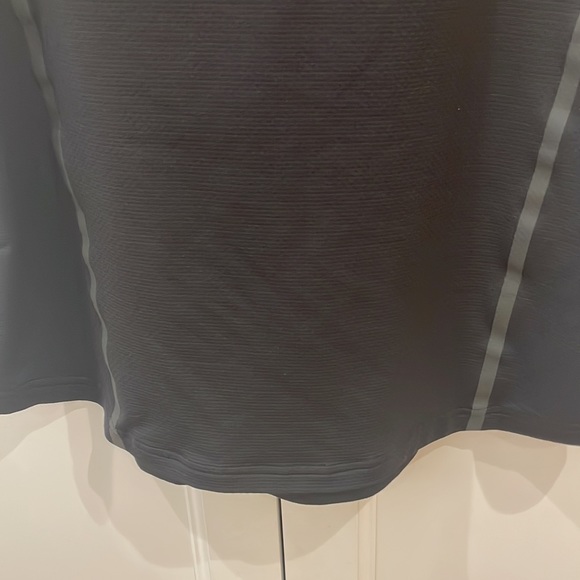 Lululemon Black Men’s Tank Top—Great fabric and style. Excellent Condition!! - Picture 3 of 7